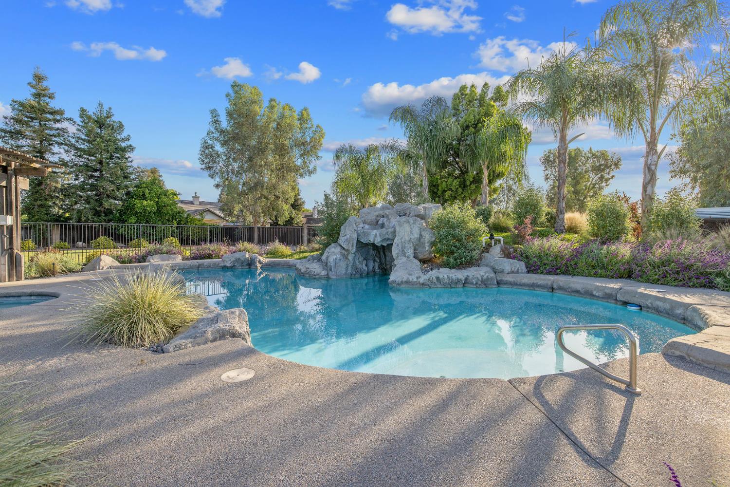 2033 Alluvial Ave, Clovis, CA 93611