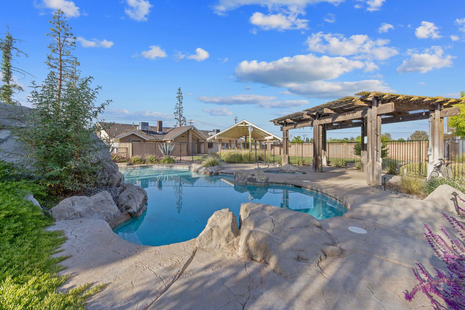 2033 Alluvial Ave, Clovis, CA 93611