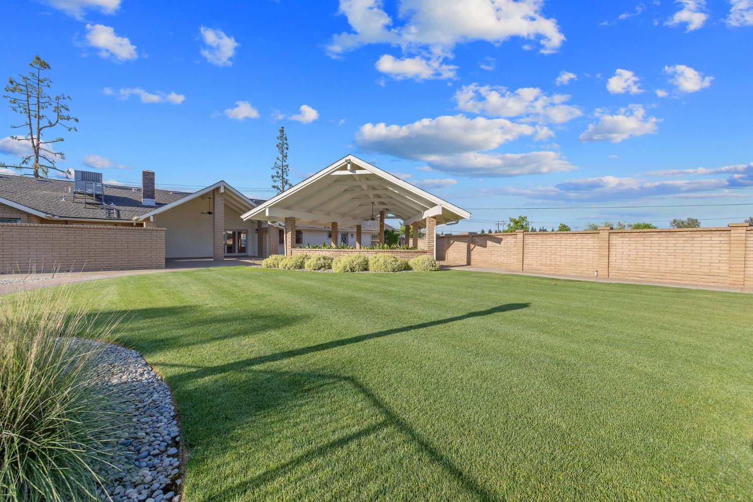 2033 Alluvial Ave, Clovis, CA 93611