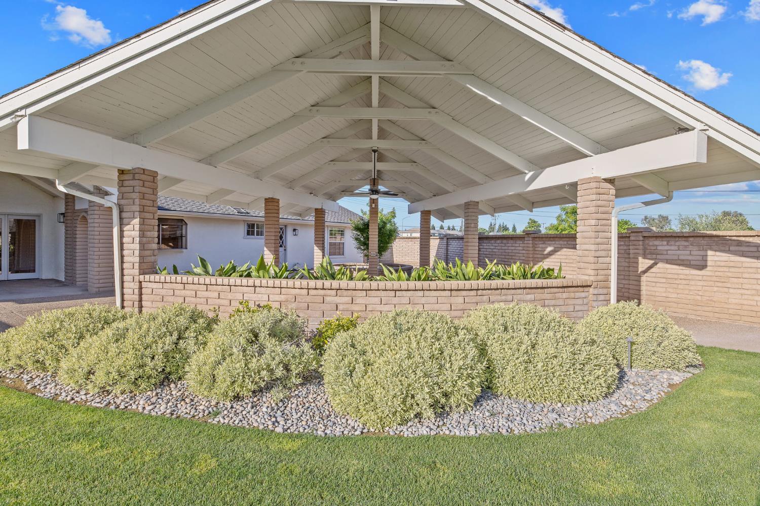 2033 Alluvial Ave, Clovis, CA 93611