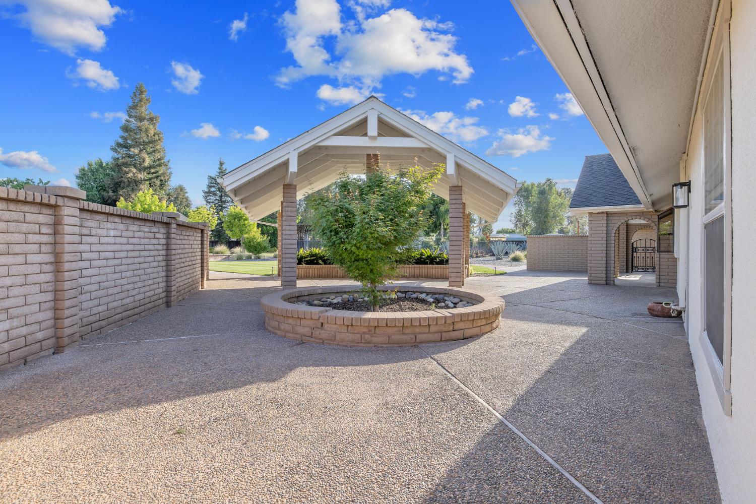 2033 Alluvial Ave, Clovis, CA 93611