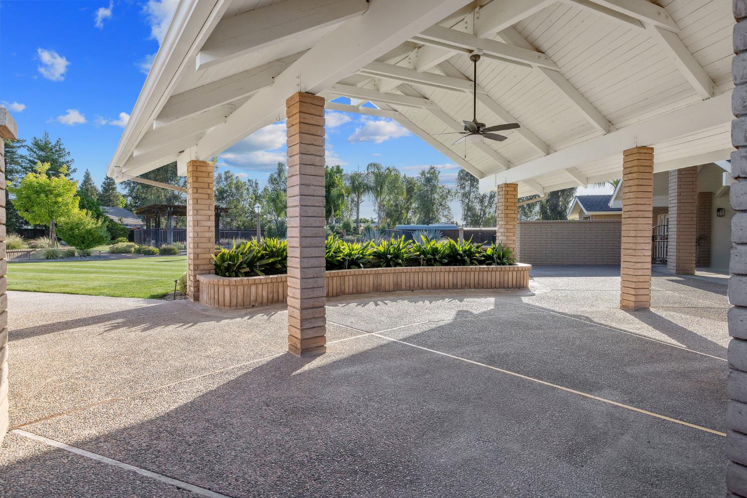 2033 Alluvial Ave, Clovis, CA 93611