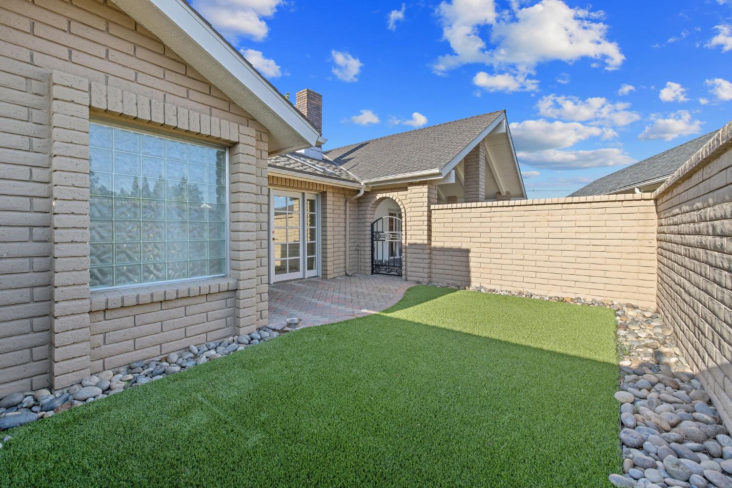 2033 Alluvial Ave, Clovis, CA 93611