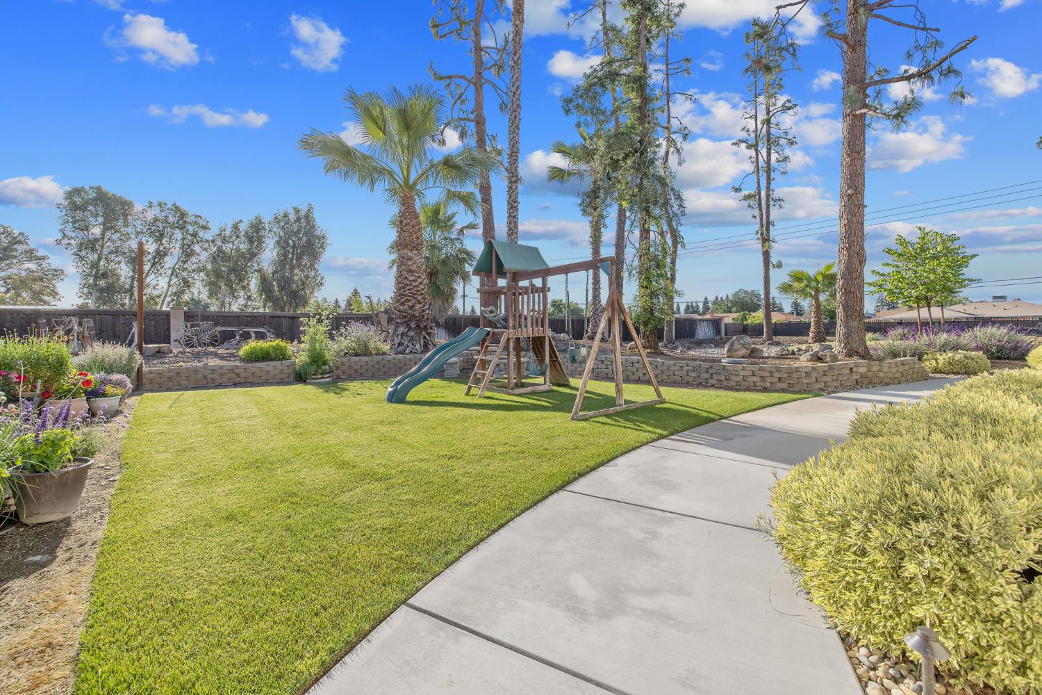 2033 Alluvial Ave, Clovis, CA 93611