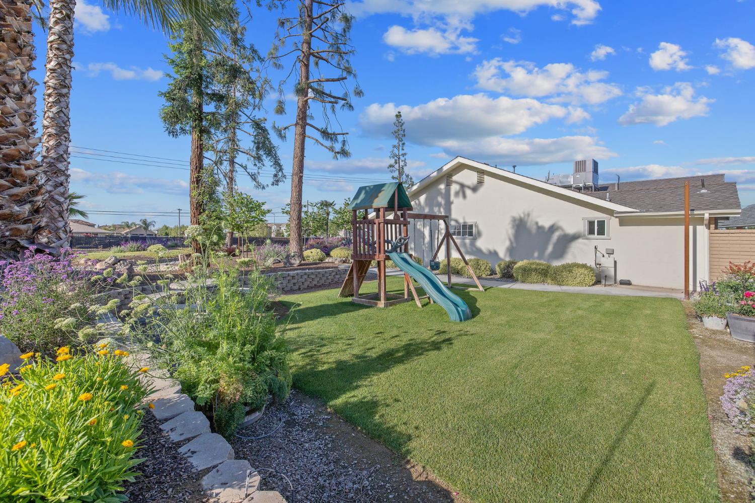 2033 Alluvial Ave, Clovis, CA 93611