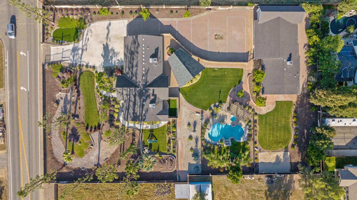 2033 Alluvial Ave, Clovis, CA 93611