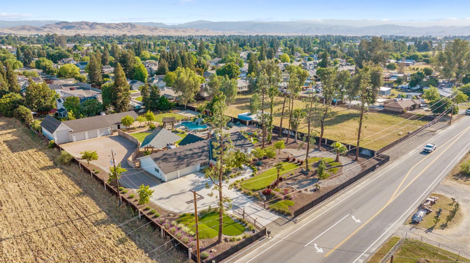 2033 Alluvial Ave, Clovis, CA 93611