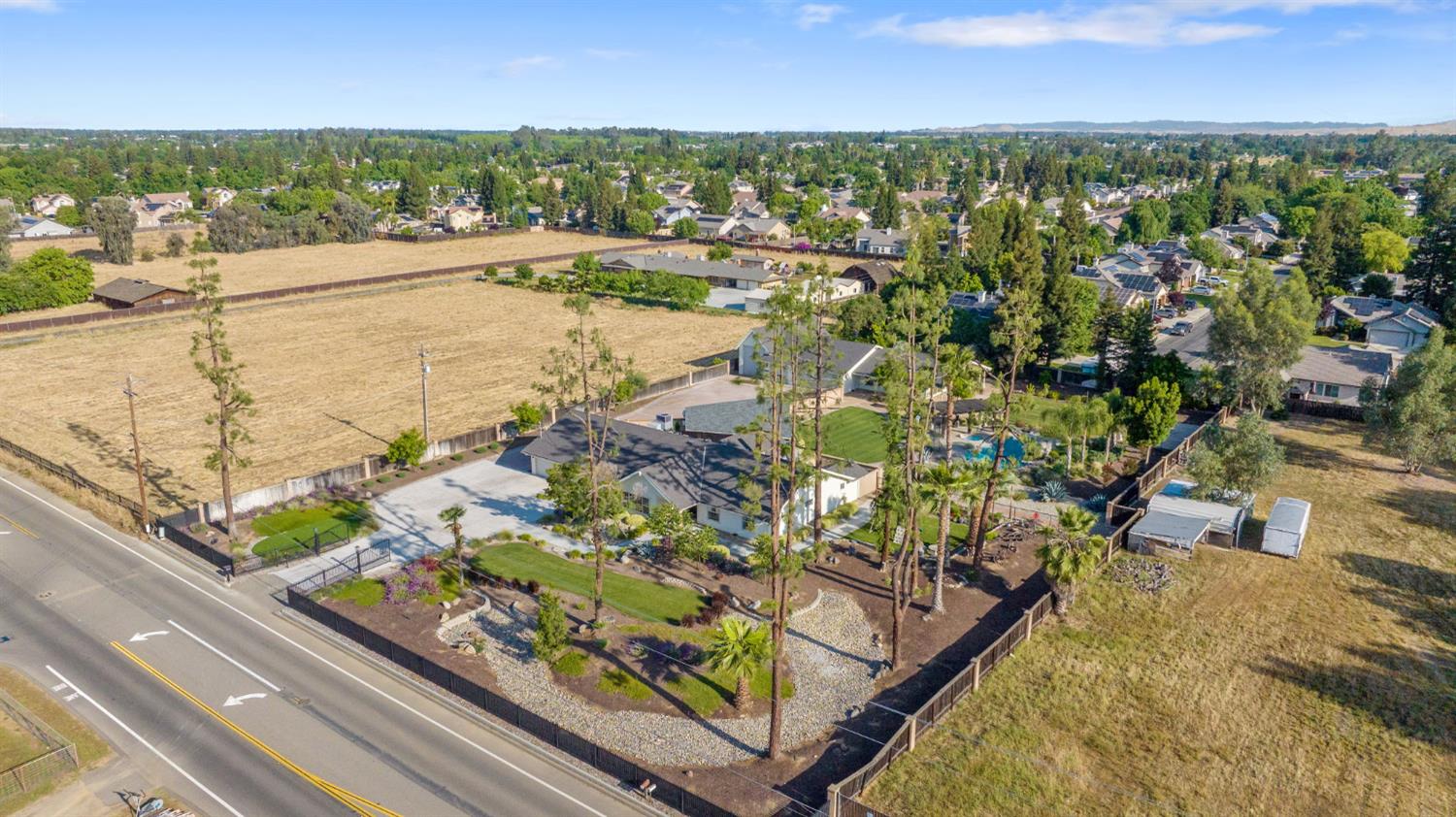 2033 Alluvial Ave, Clovis, CA 93611