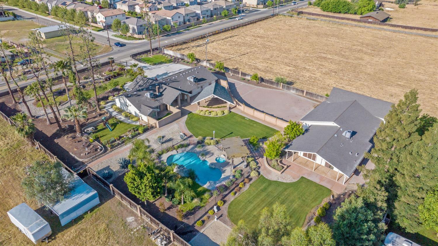 2033 Alluvial Ave, Clovis, CA 93611