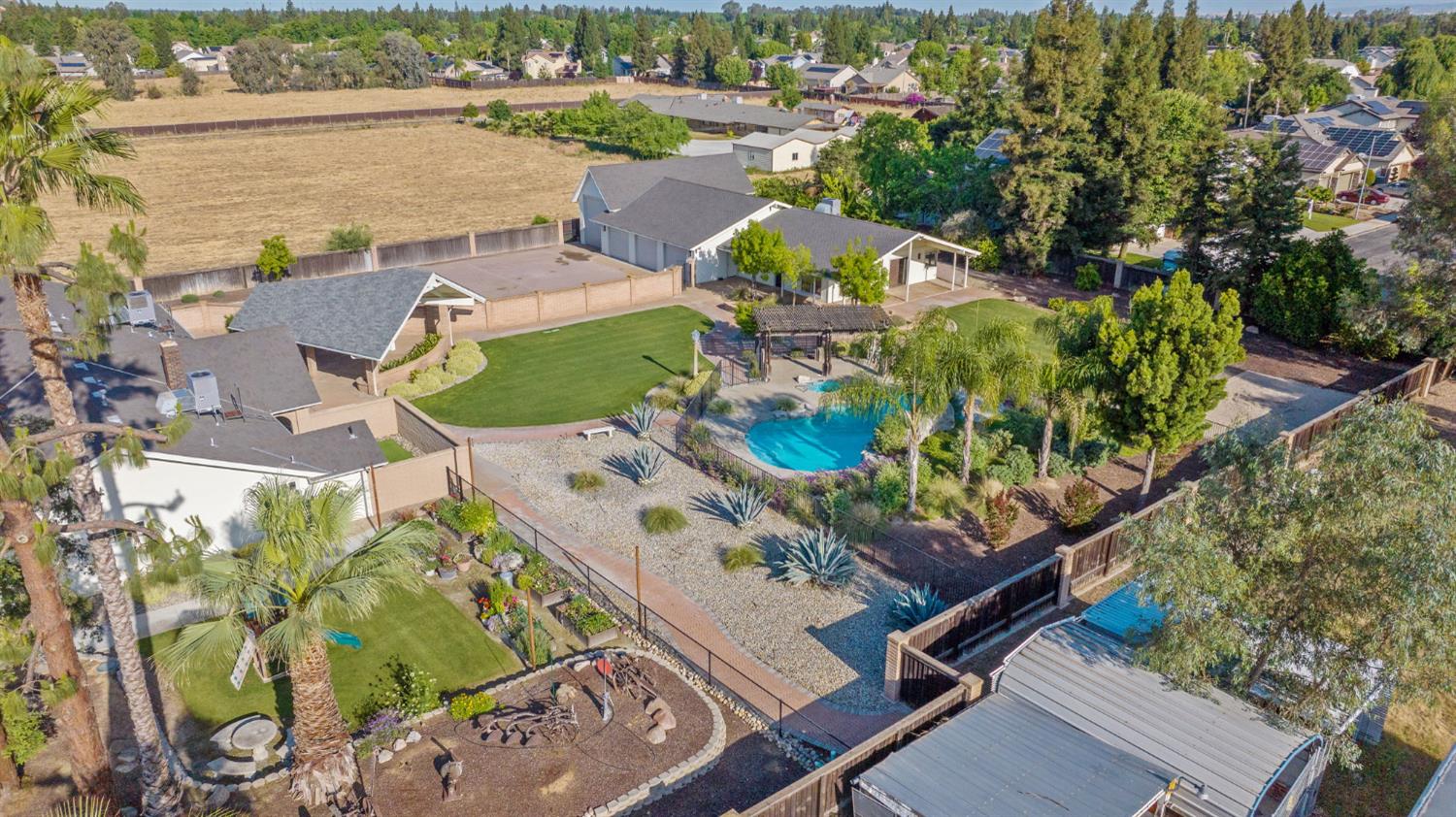 2033 Alluvial Ave, Clovis, CA 93611