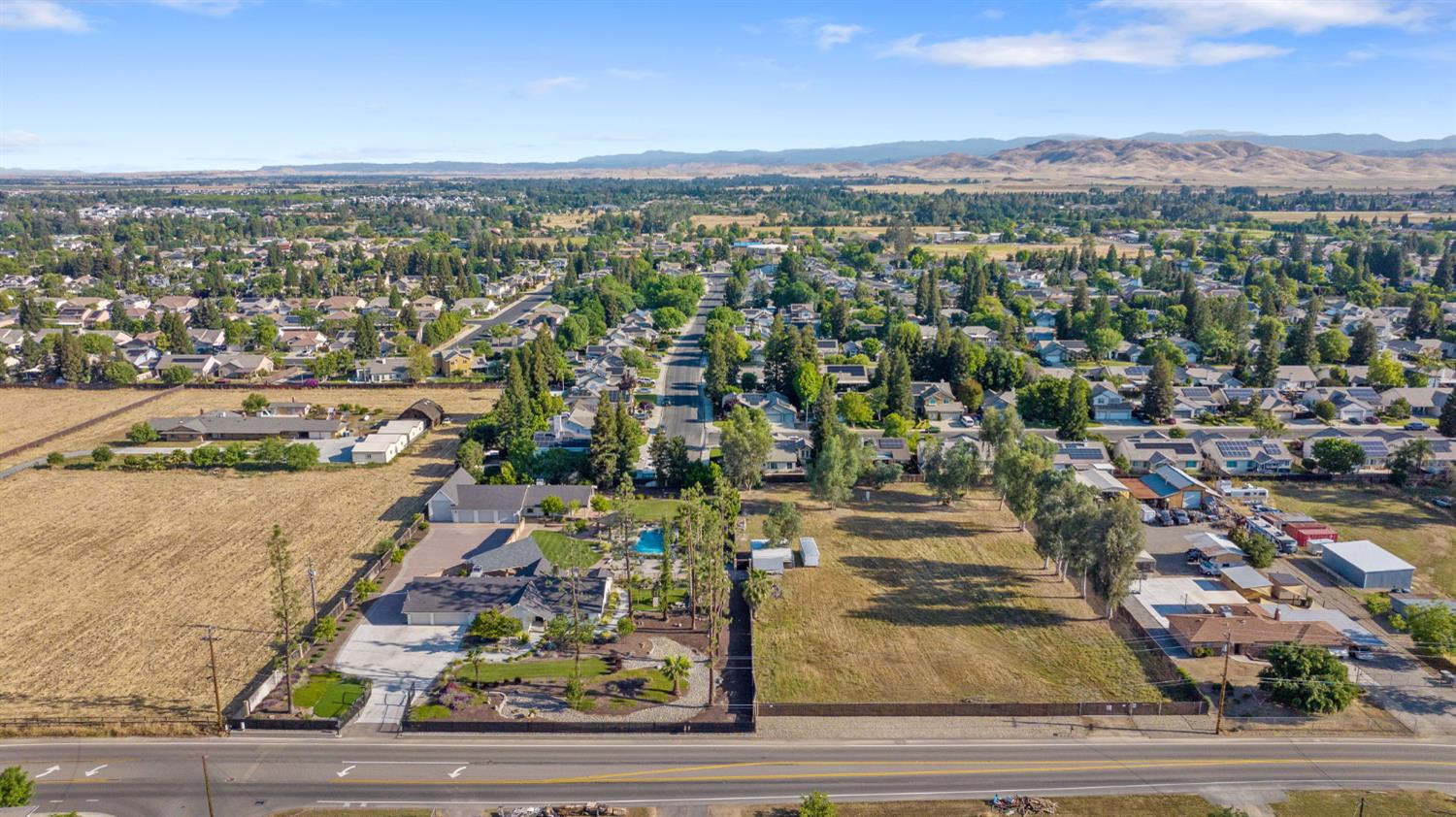 2033 Alluvial Ave, Clovis, CA 93611