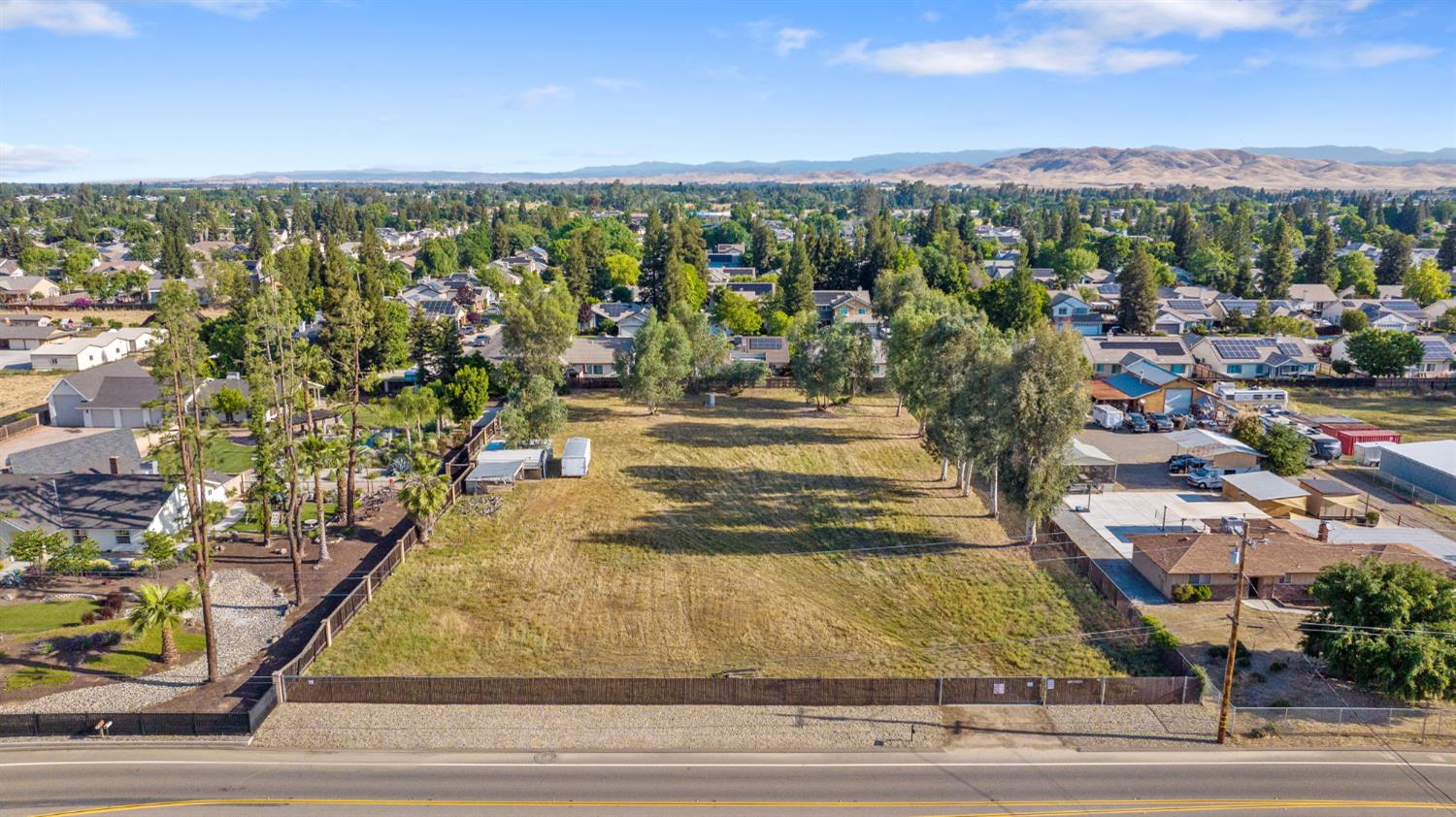 2033 Alluvial Ave, Clovis, CA 93611