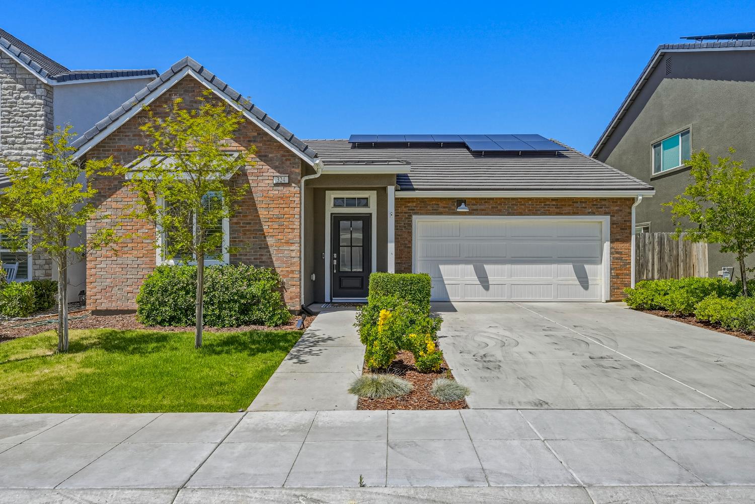 324 Huntington Ave S, Madera, CA 93636