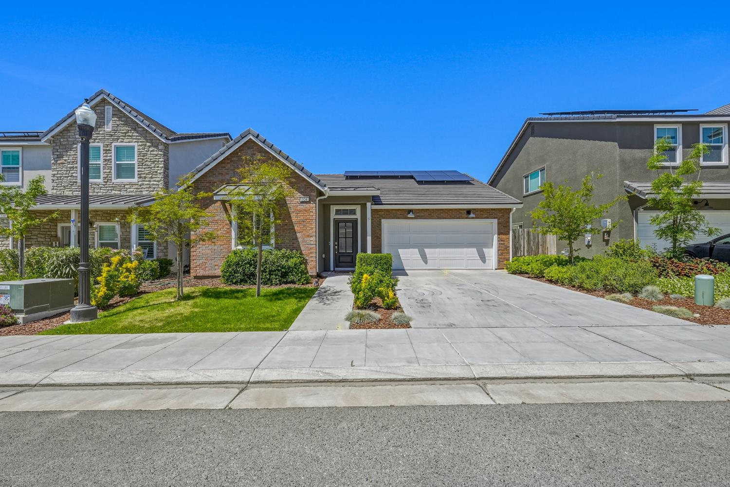 324 Huntington Ave S, Madera, CA 93636