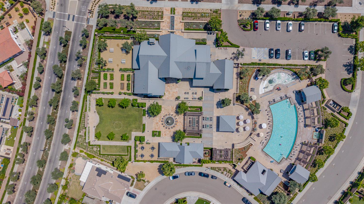 324 Huntington Ave S, Madera, CA 93636