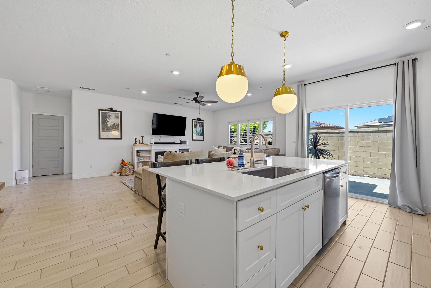 324 Huntington Ave S, Madera, CA 93636