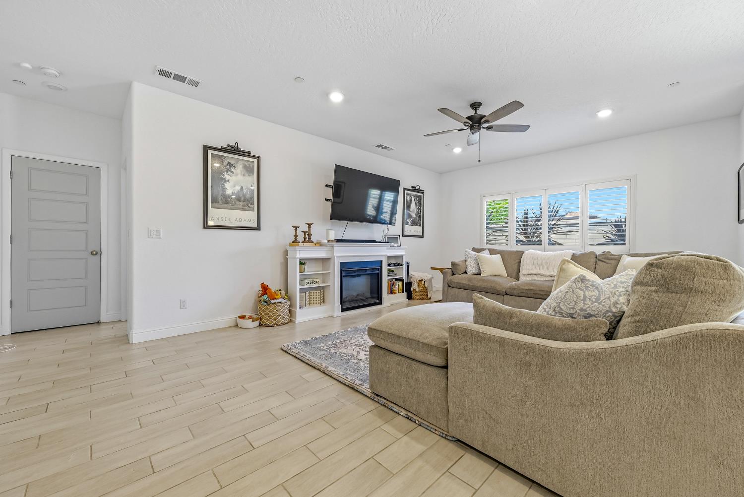 324 Huntington Ave S, Madera, CA 93636