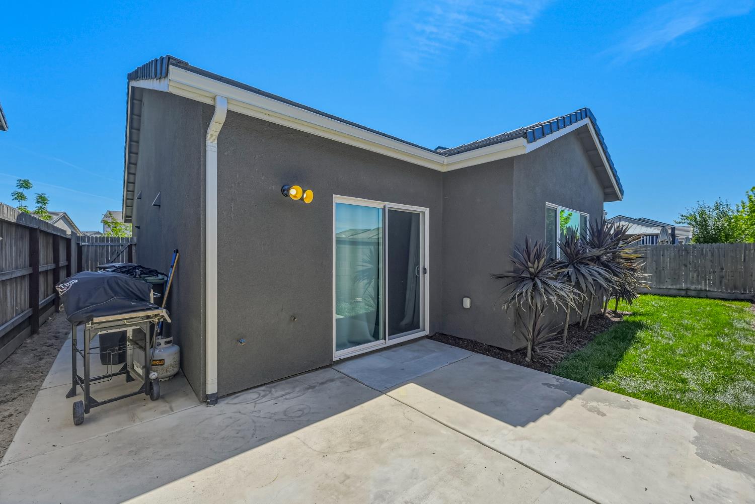 324 Huntington Ave S, Madera, CA 93636