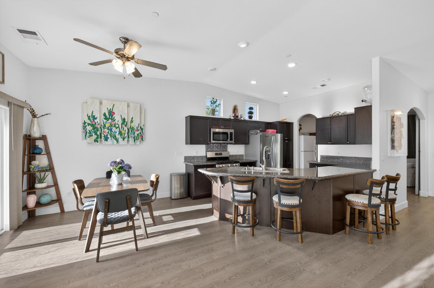 1208 Monterey Ave, Madera, CA 93637