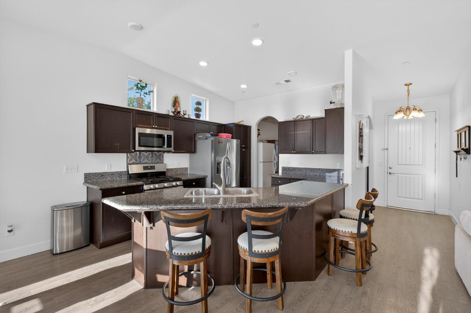 1208 Monterey Ave, Madera, CA 93637