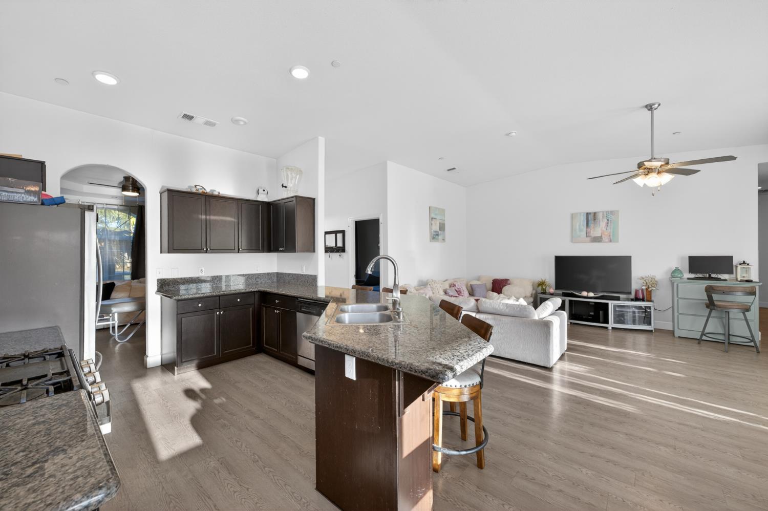 1208 Monterey Ave, Madera, CA 93637