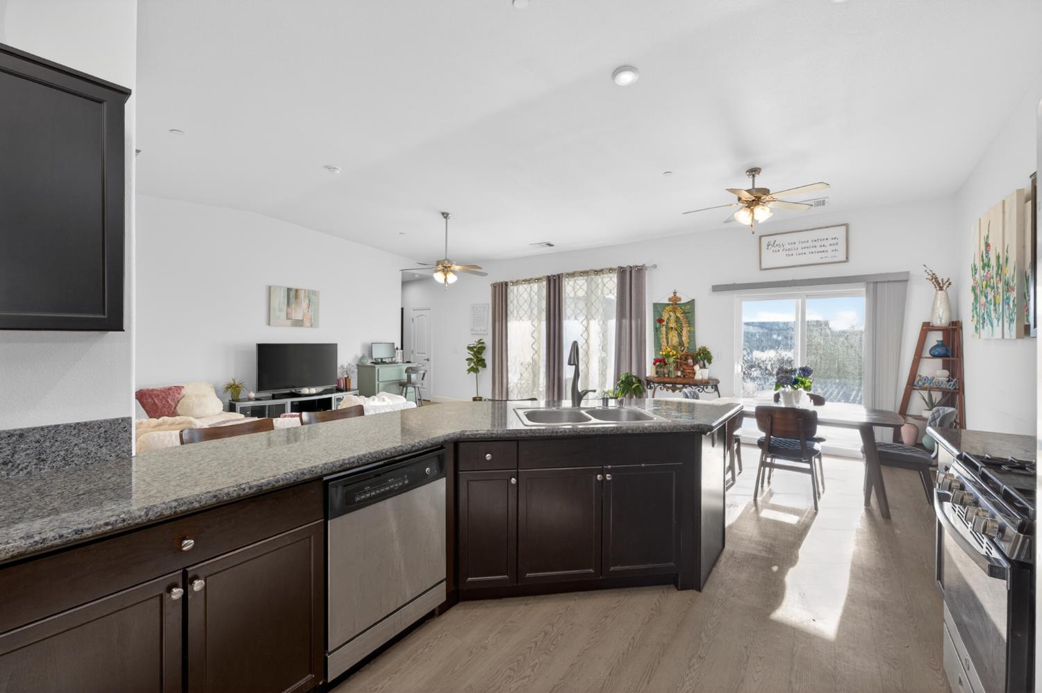 1208 Monterey Ave, Madera, CA 93637