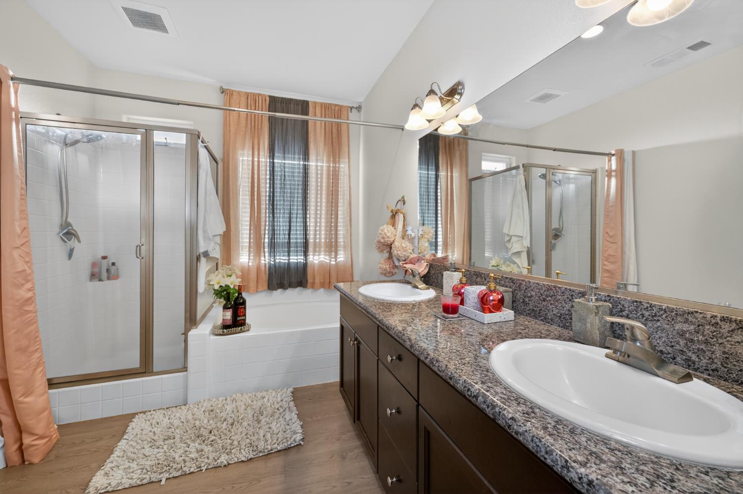 1208 Monterey Ave, Madera, CA 93637