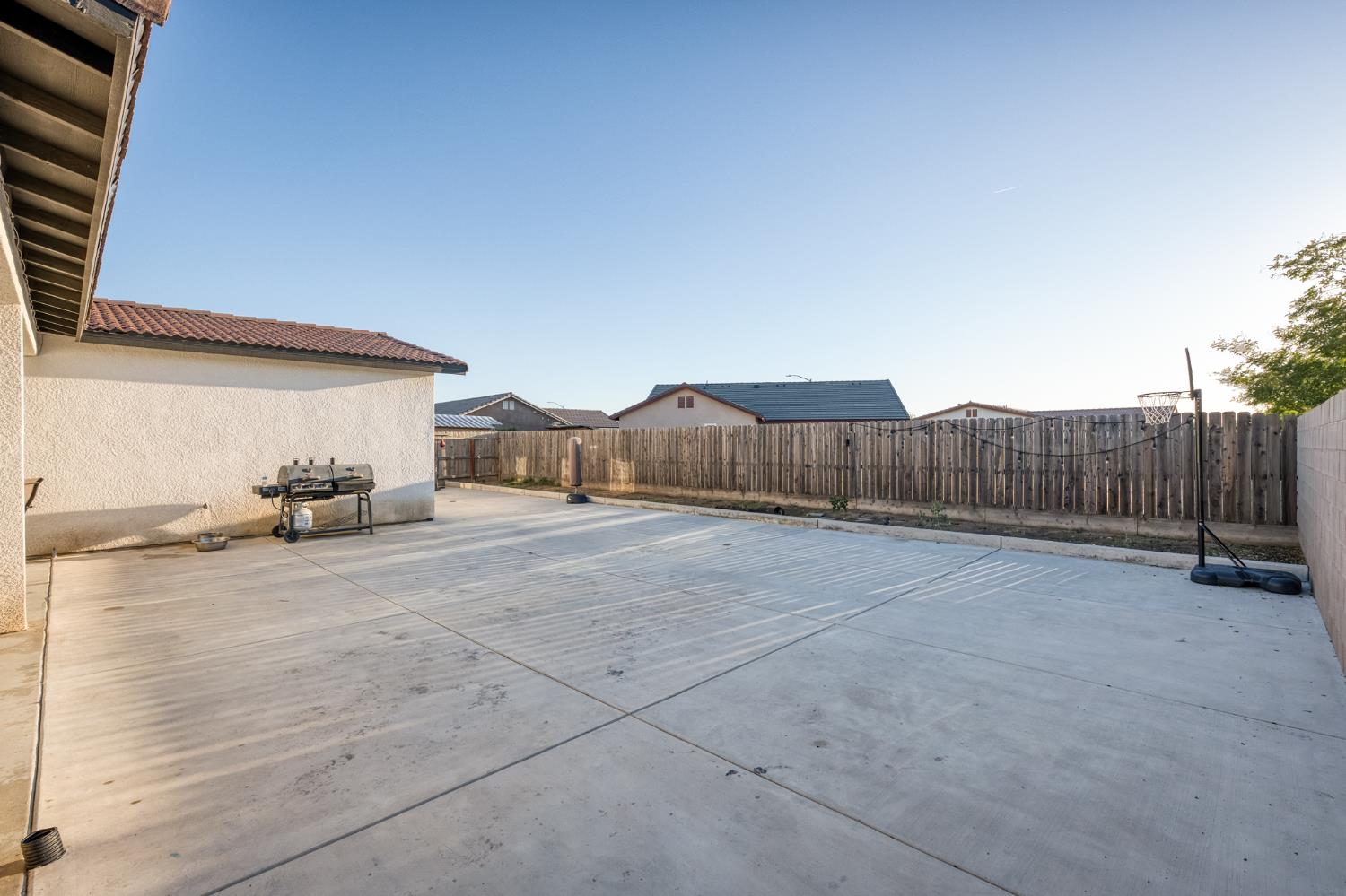 1208 Monterey Ave, Madera, CA 93637