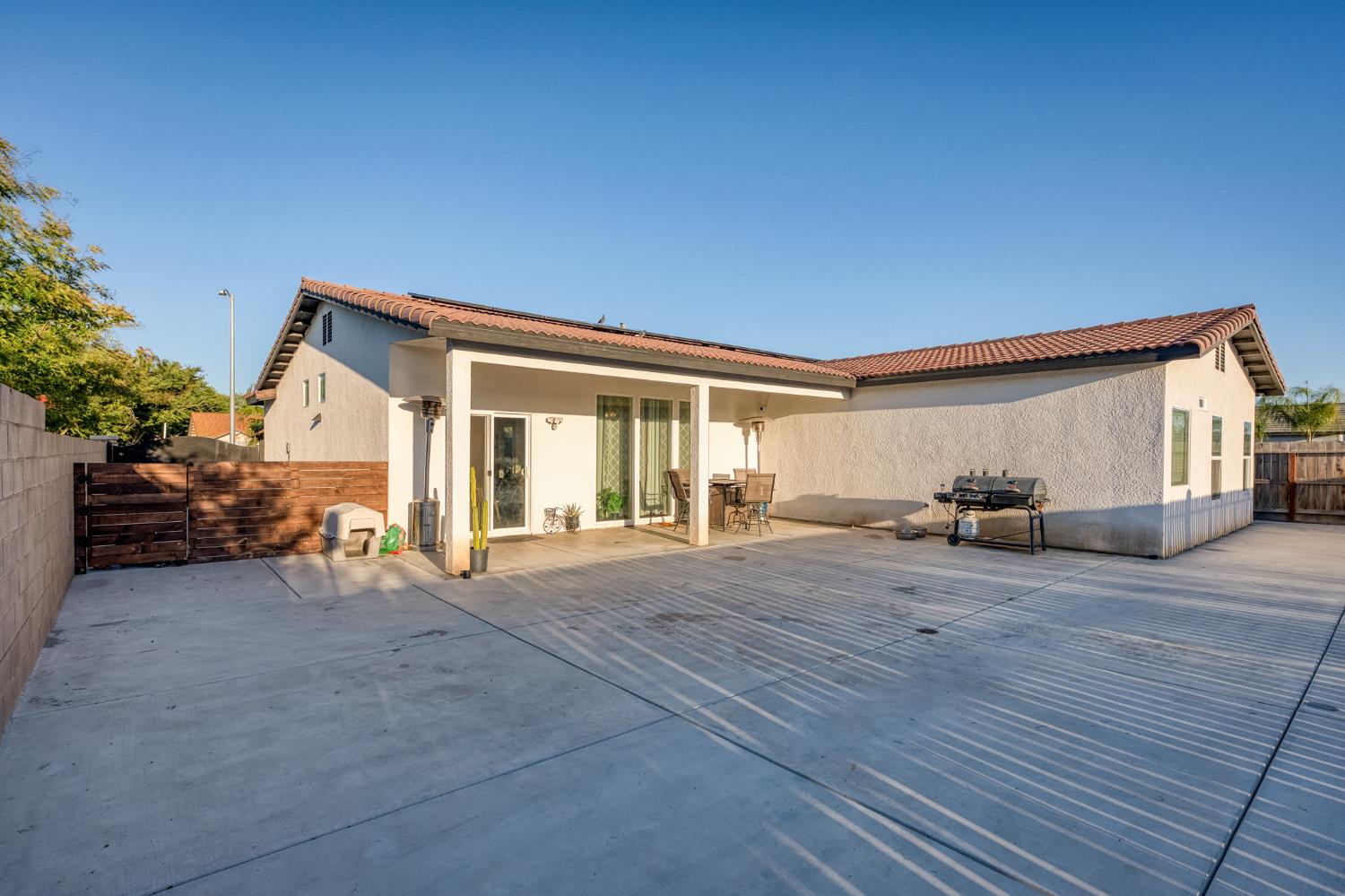 1208 Monterey Ave, Madera, CA 93637