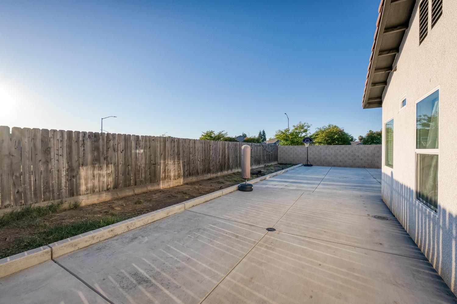 1208 Monterey Ave, Madera, CA 93637