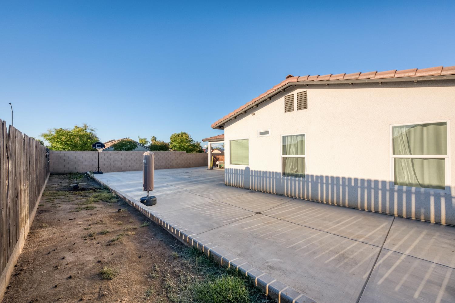 1208 Monterey Ave, Madera, CA 93637
