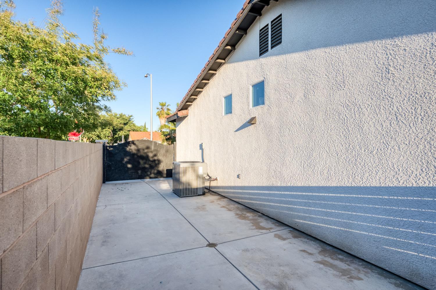 1208 Monterey Ave, Madera, CA 93637