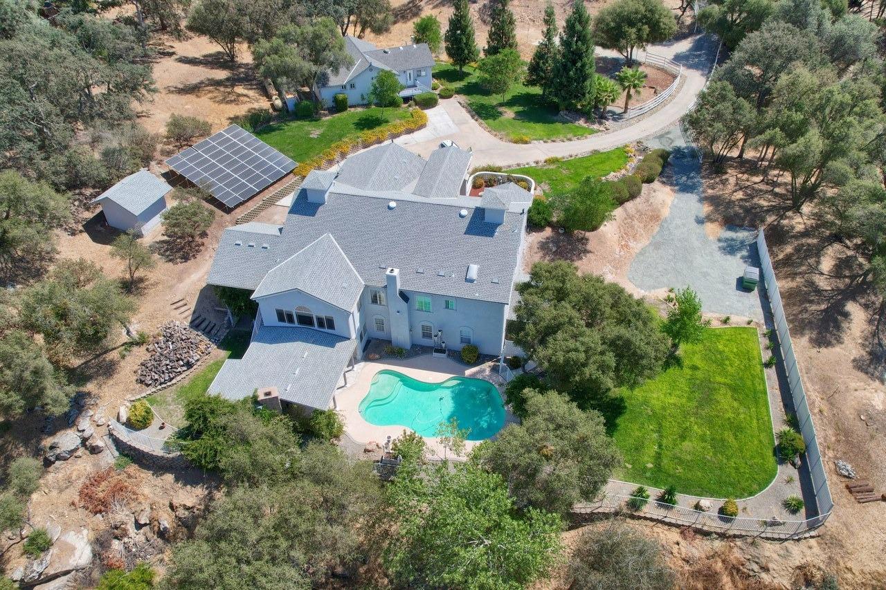 45858 Old Corral Rd, Oakhurst, CA 93614