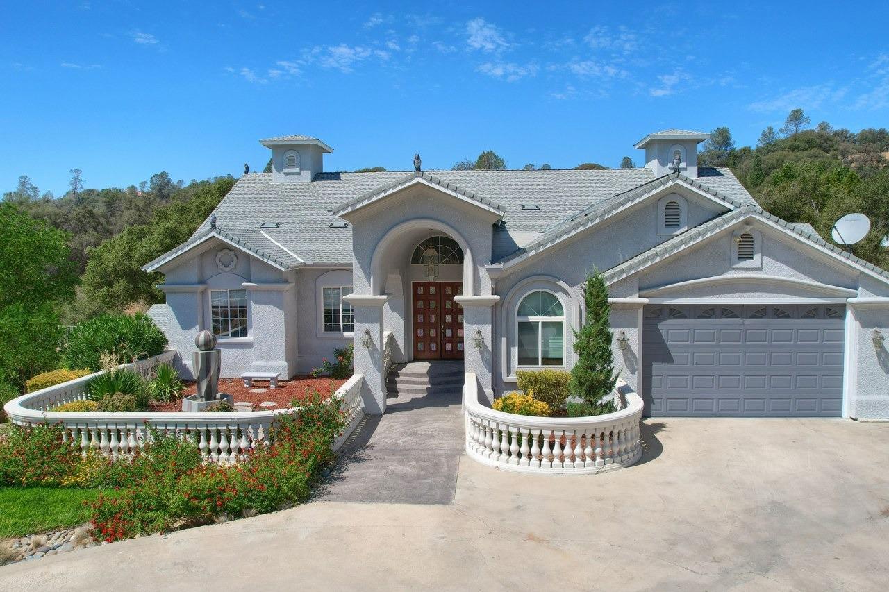 45858 Old Corral Rd, Oakhurst, CA 93614