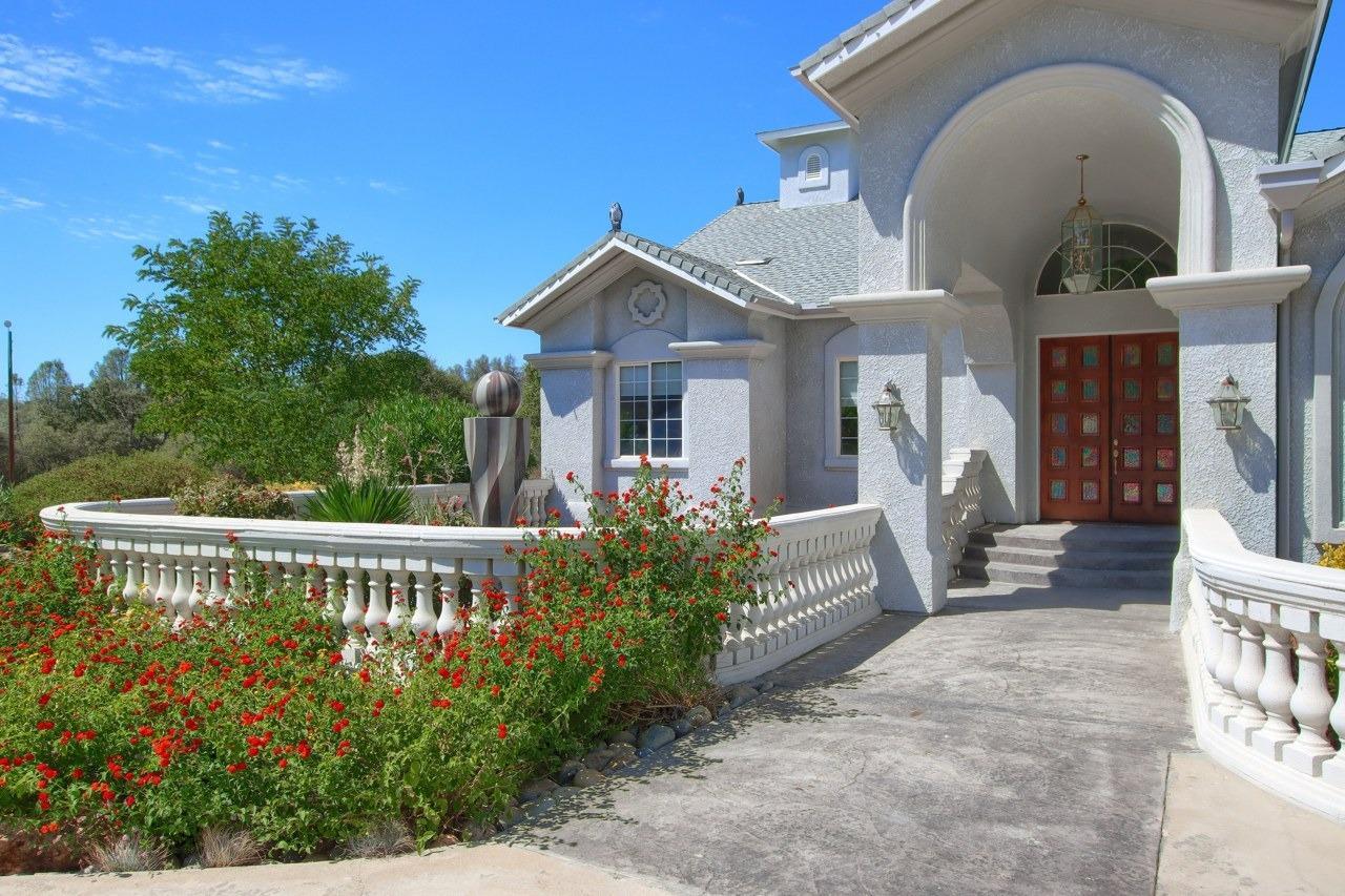 45858 Old Corral Rd, Oakhurst, CA 93614