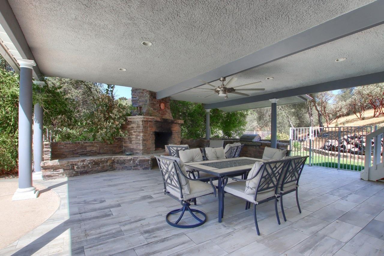 45858 Old Corral Rd, Oakhurst, CA 93614