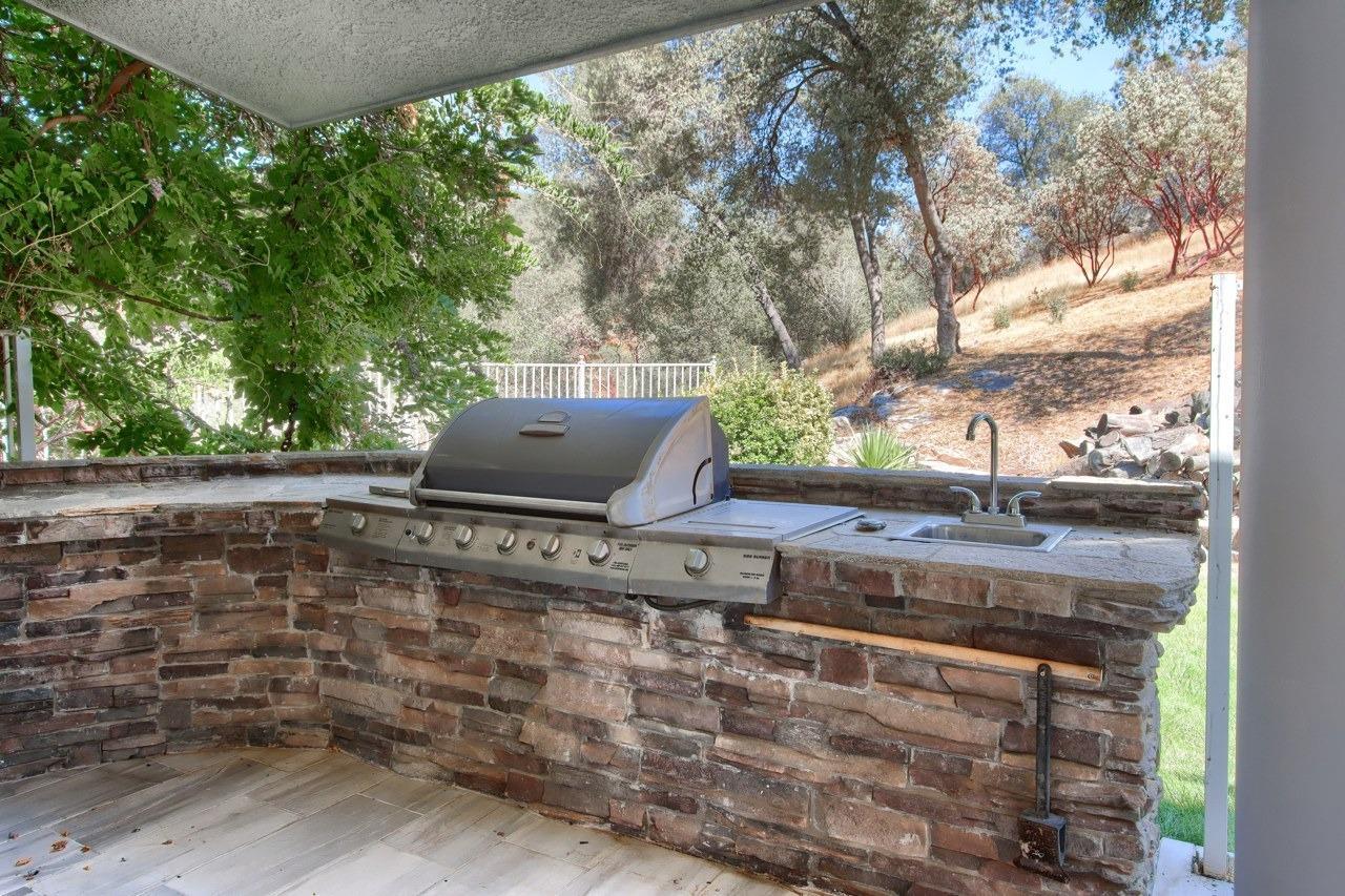 45858 Old Corral Rd, Oakhurst, CA 93614