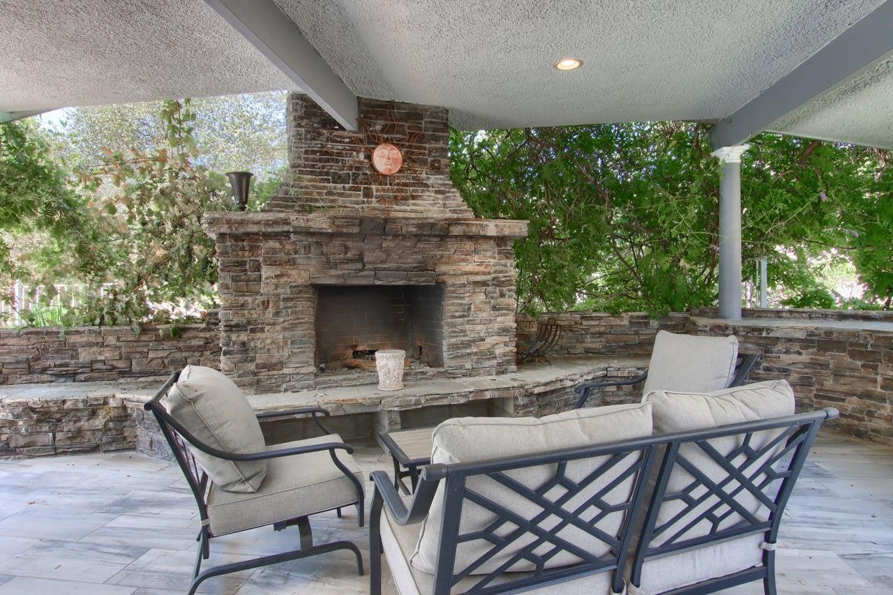 45858 Old Corral Rd, Oakhurst, CA 93614