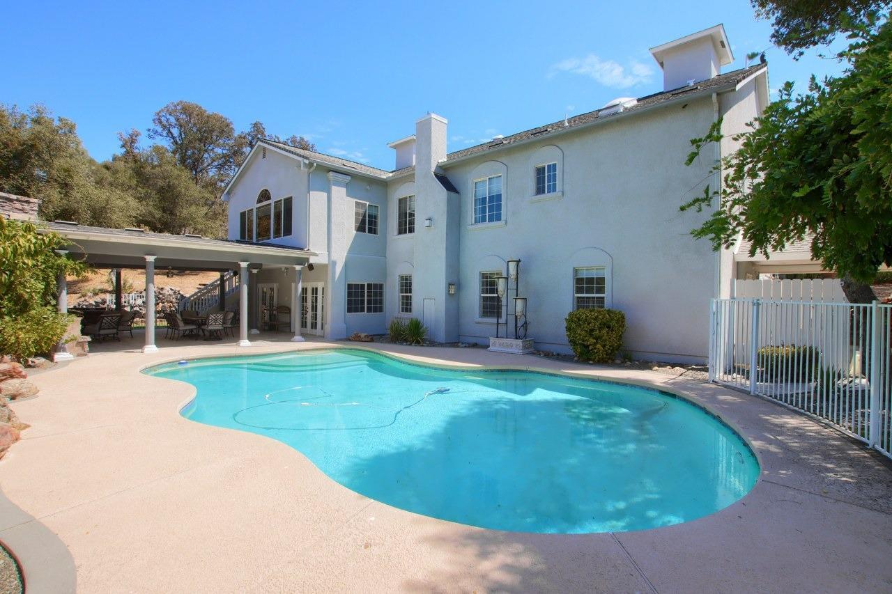 45858 Old Corral Rd, Oakhurst, CA 93614