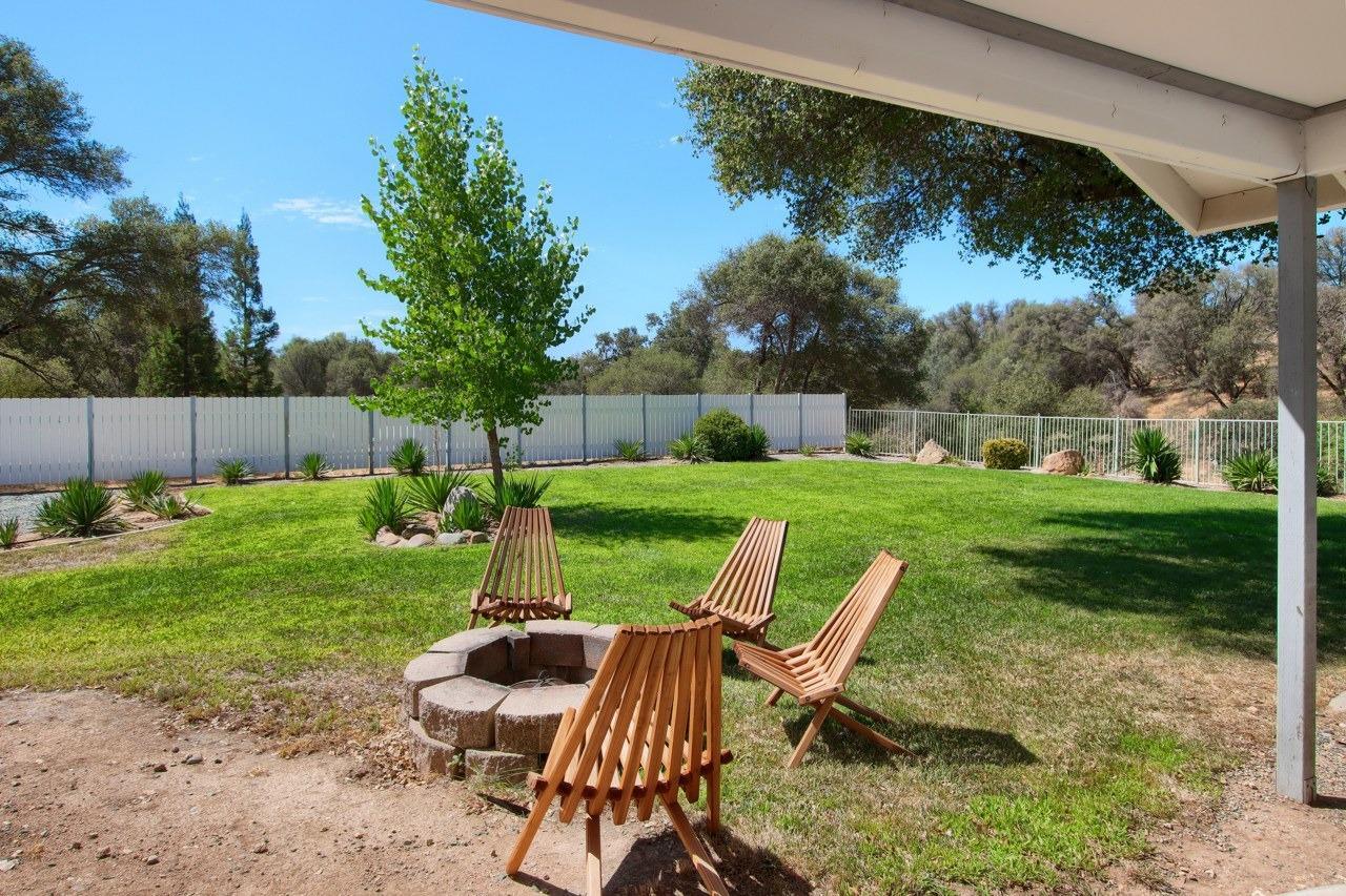 45858 Old Corral Rd, Oakhurst, CA 93614