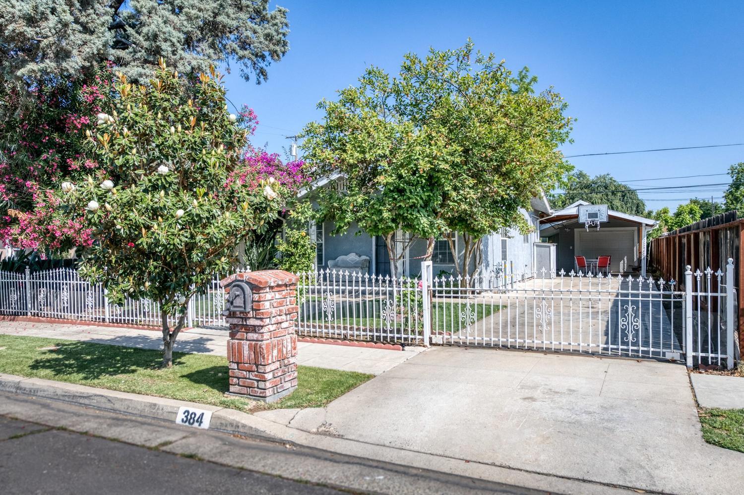 384 W Fir Ave, Pinedale, CA 93650
