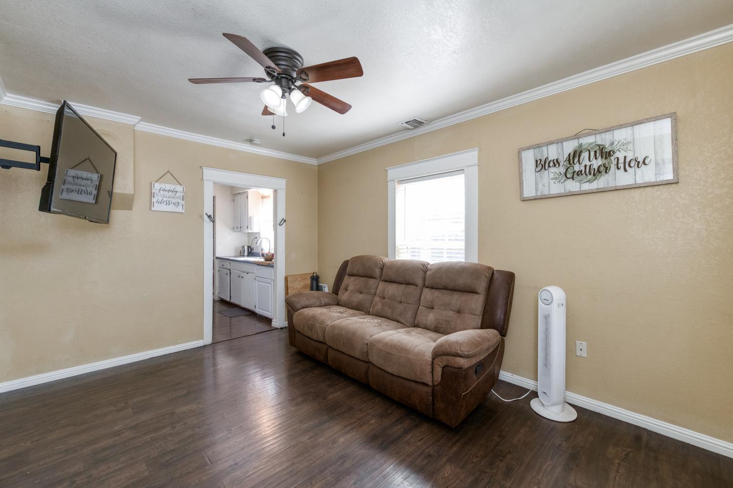 384 W Fir Ave, Pinedale, CA 93650