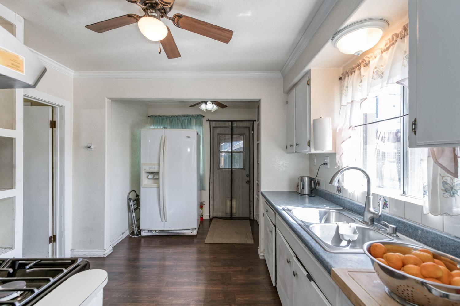 384 W Fir Ave, Pinedale, CA 93650