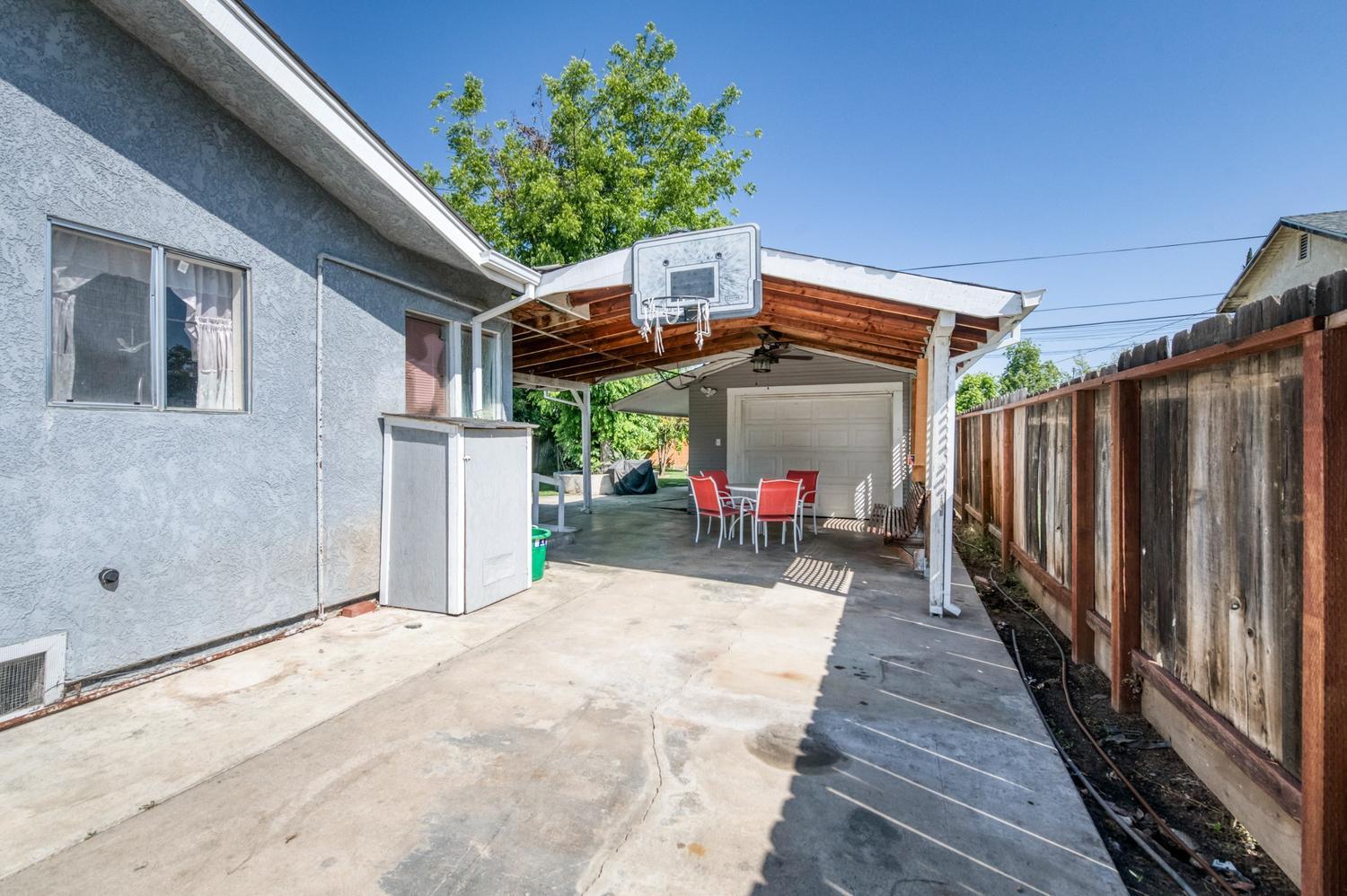 384 W Fir Ave, Pinedale, CA 93650