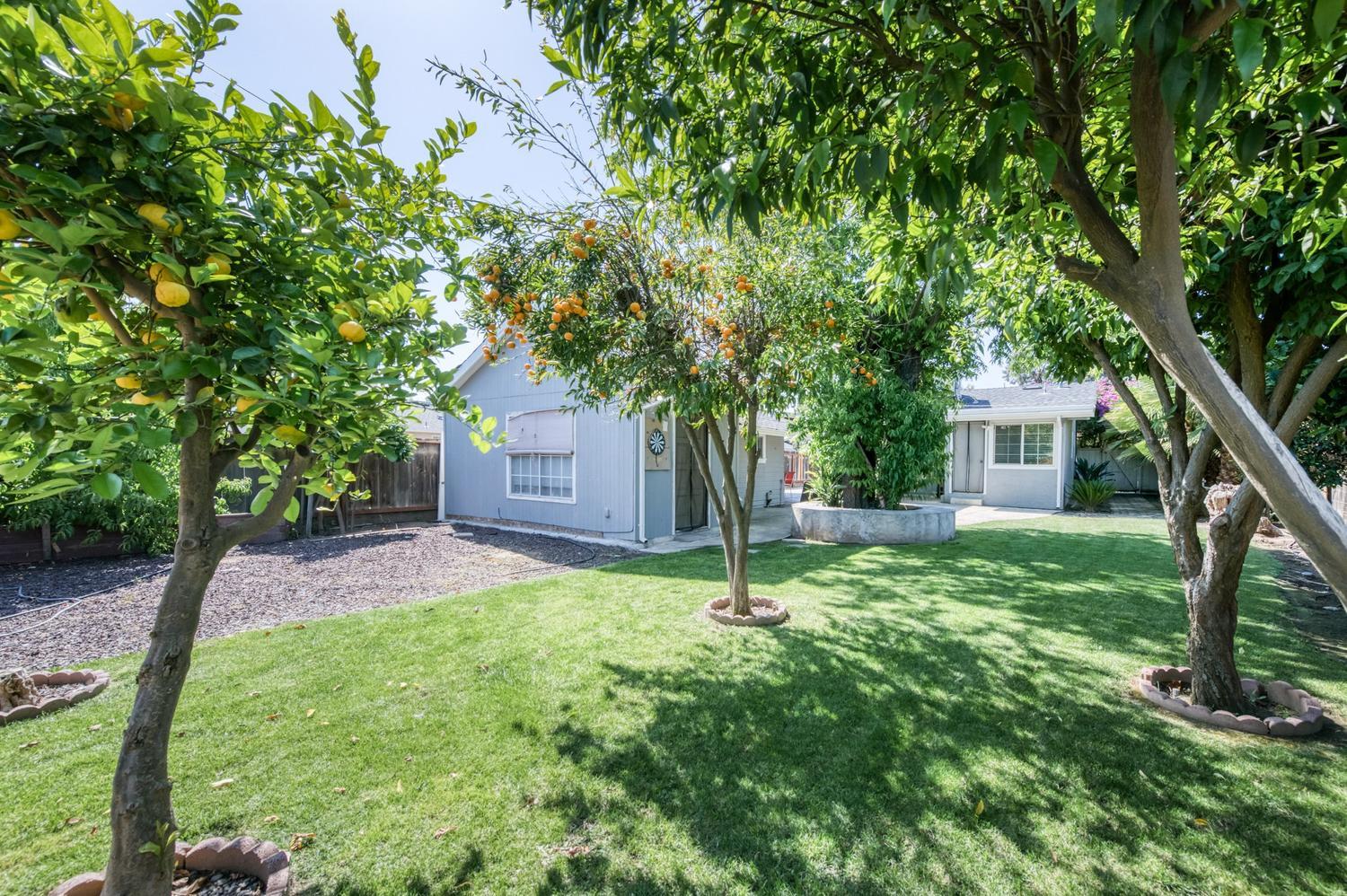 384 W Fir Ave, Pinedale, CA 93650