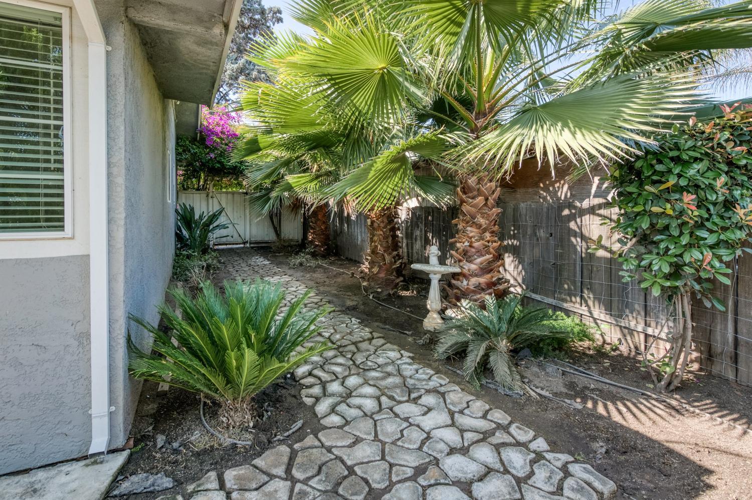 384 W Fir Ave, Pinedale, CA 93650