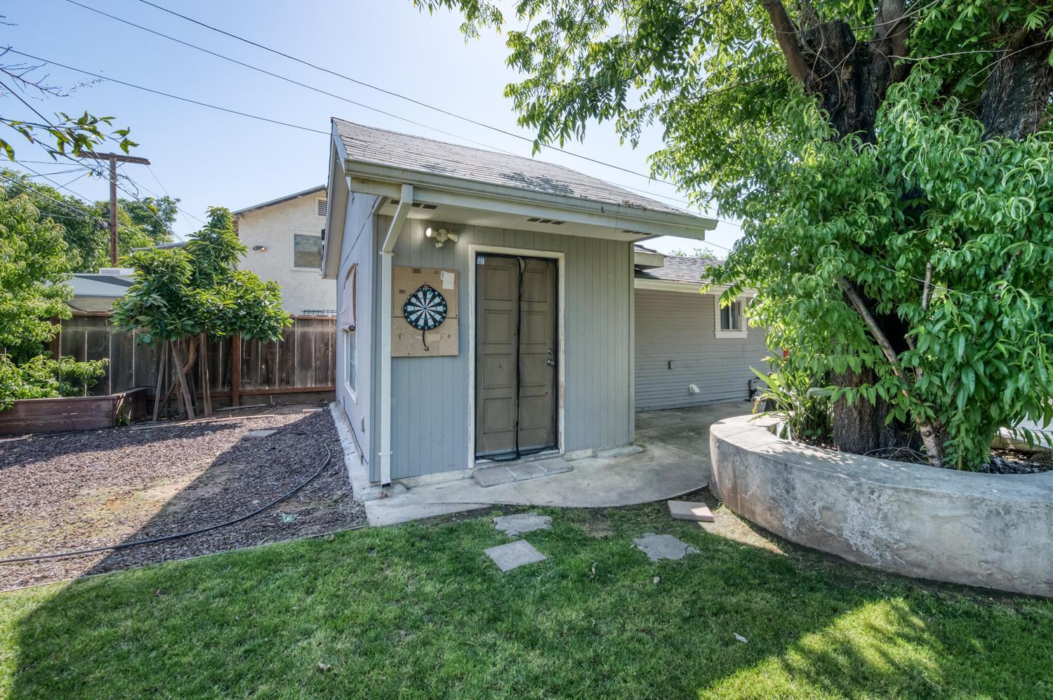 384 W Fir Ave, Pinedale, CA 93650