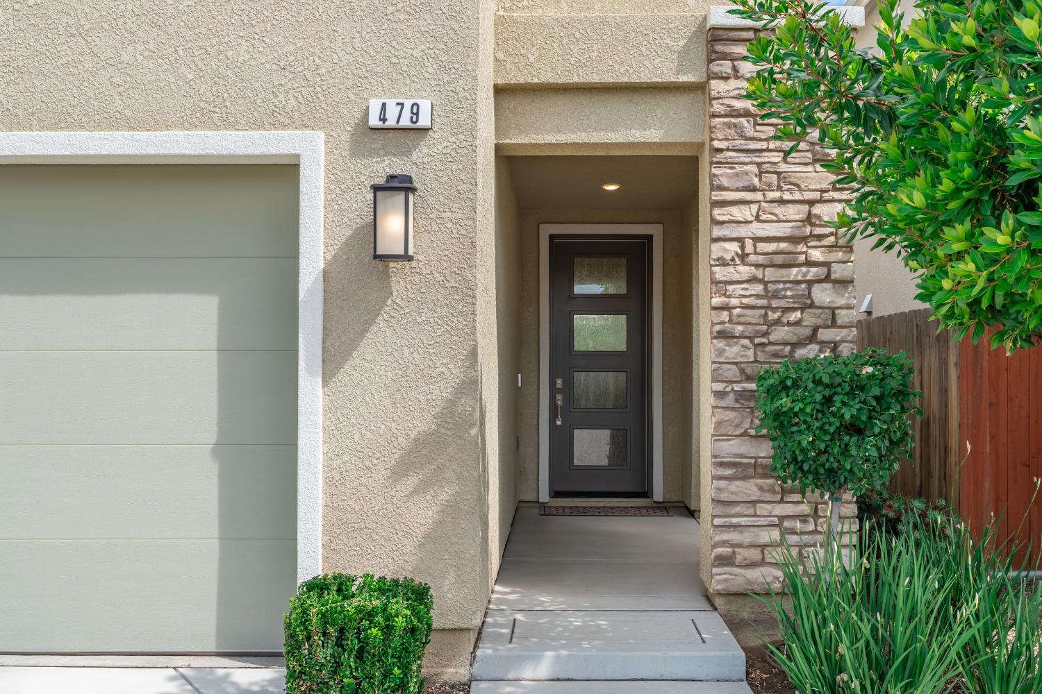 479 Farmhouse Ln, Clovis, CA 93619