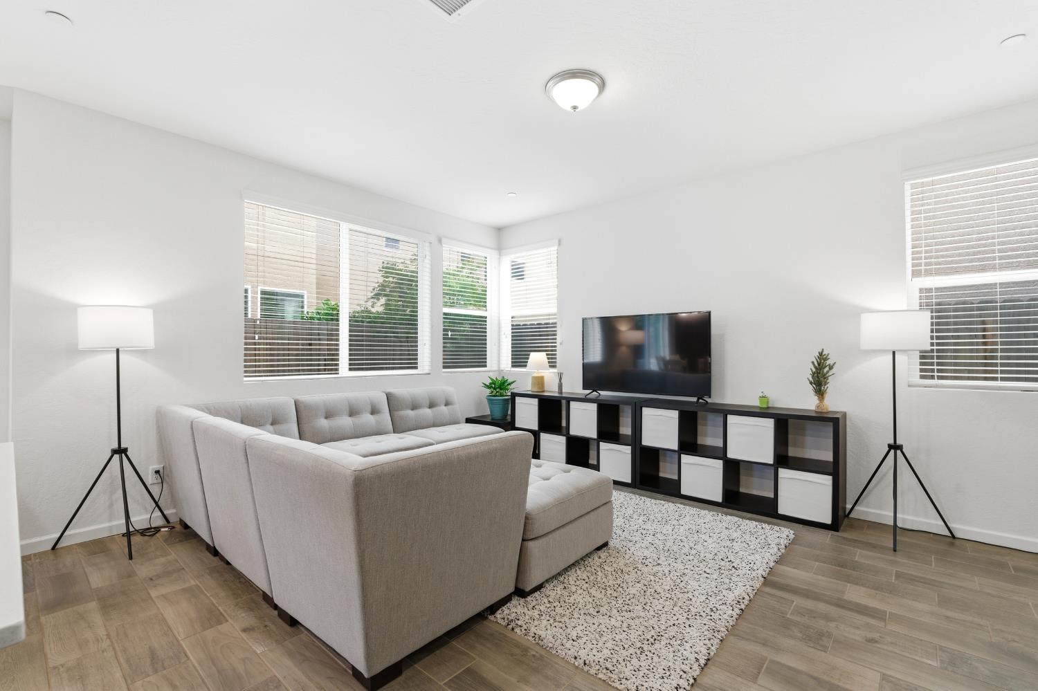 479 Farmhouse Ln, Clovis, CA 93619