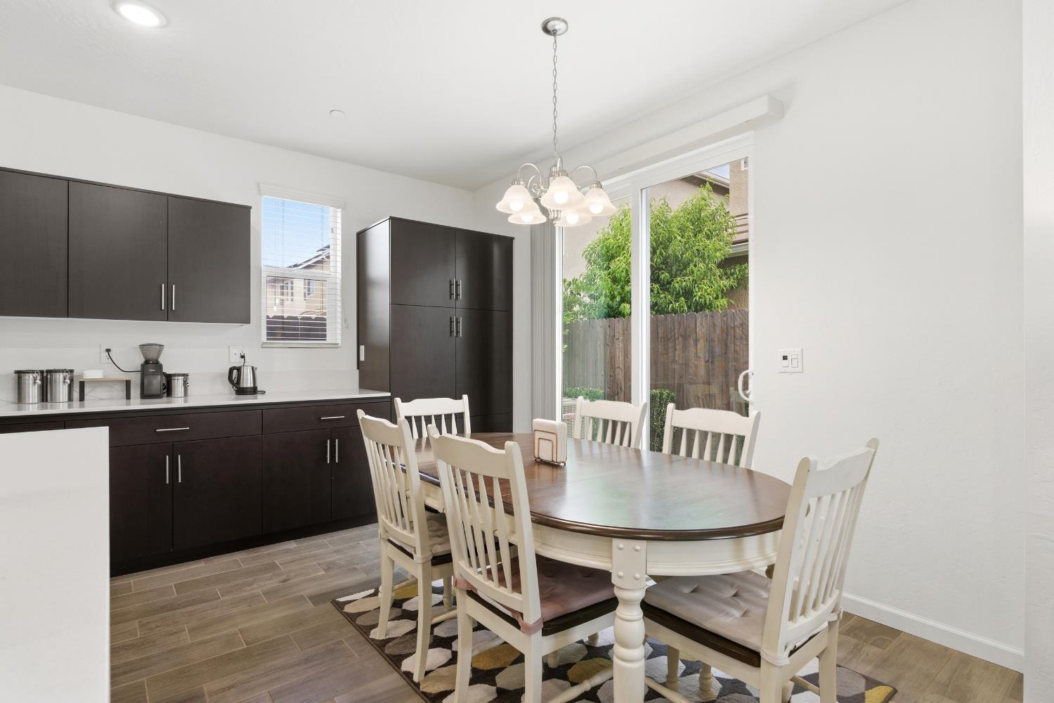 479 Farmhouse Ln, Clovis, CA 93619